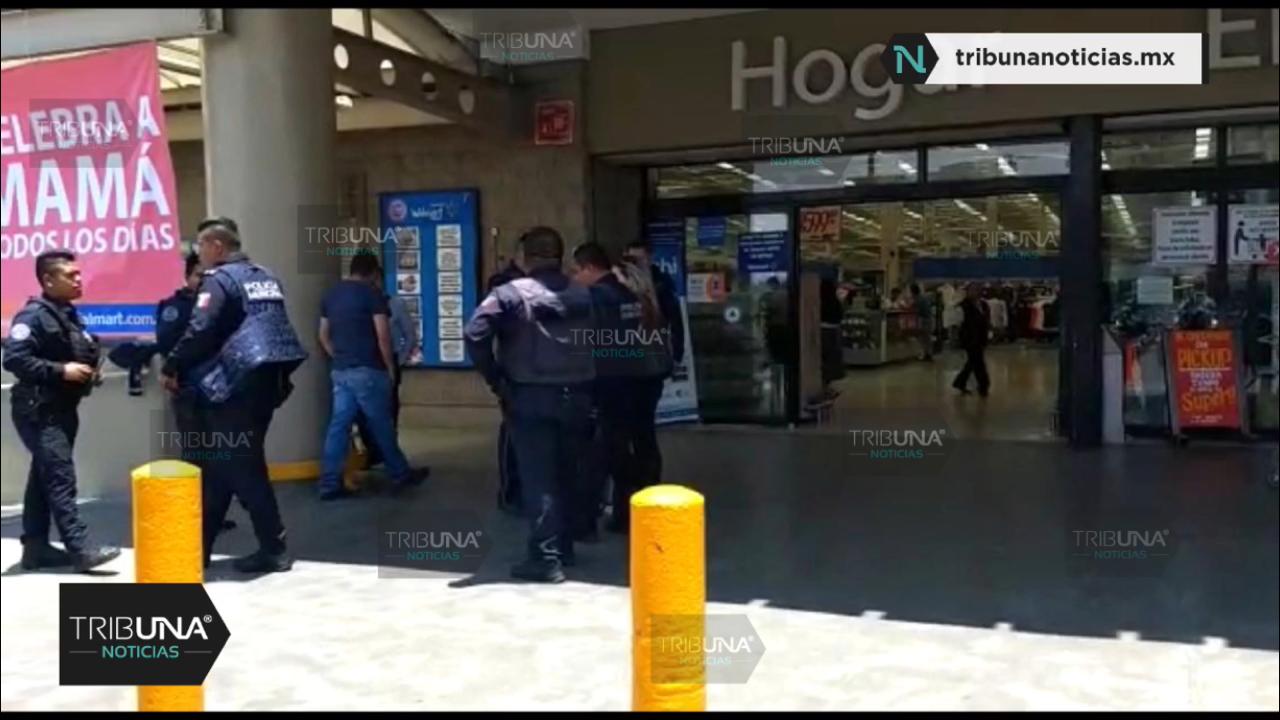 Facebook, golpiza, automóvil, Walmart, Puebla, compradores, llaves, delincuentes, forcejeo, escapar, 911, Policía Estatal Policía Municipal, paramédicos