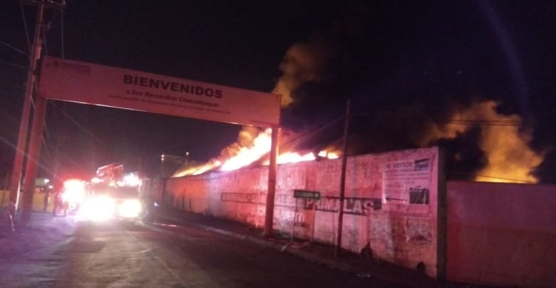 incendio,recicladora, daños materiales, no lesionados, Bomberos, Puebla, San Andrés Cholula, San Pedro Cholula, San Bernardino Chalchihuapan, remoción de escombros