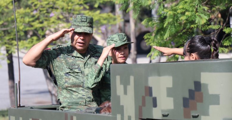 Diego Enrique, XXV Zona Militar, Soldado por un Día, discapacidad, uniforme militar, feliz, emocionado, ceremonia, CRIT, honores a la bandera, Secretaría de la Defensa Nacional