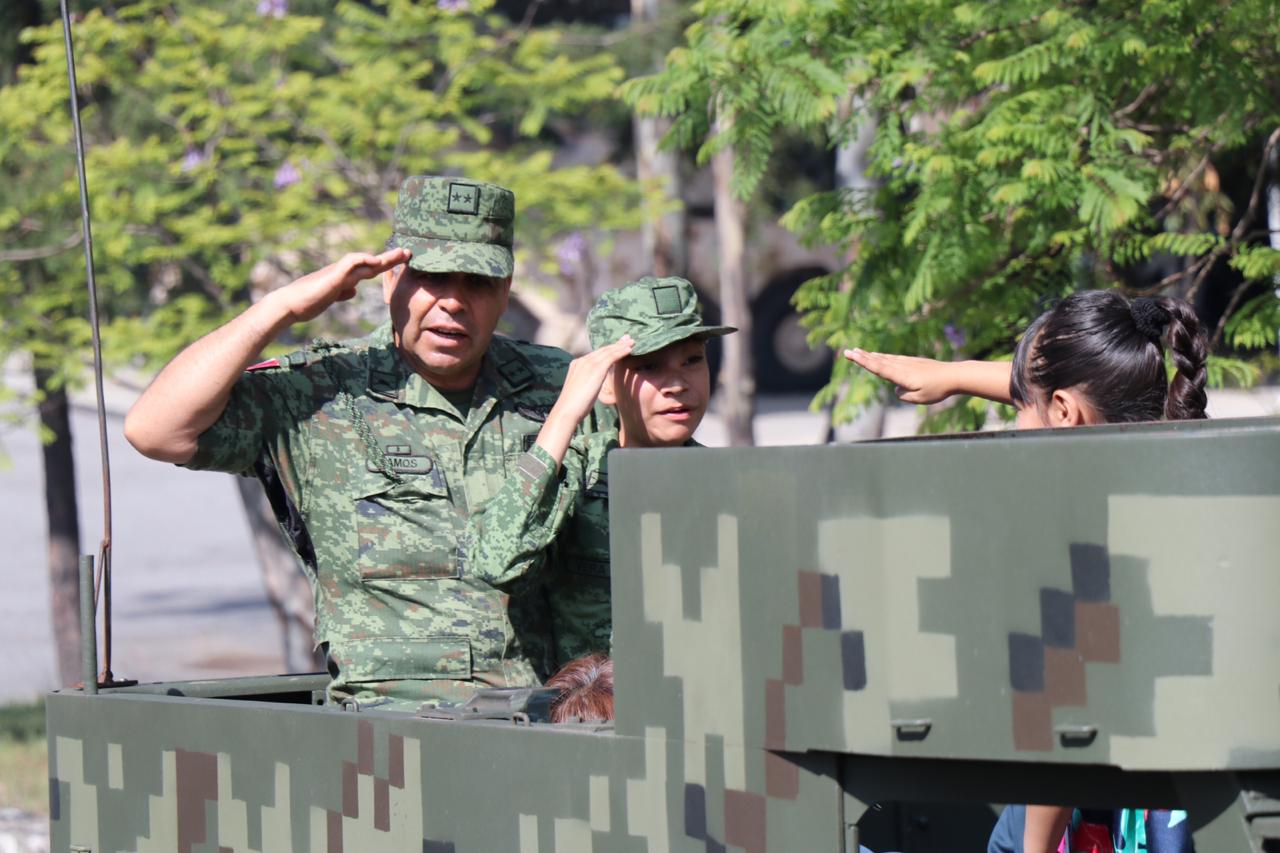 Diego Enrique, XXV Zona Militar, Soldado por un Día, discapacidad, uniforme militar, feliz, emocionado, ceremonia, CRIT, honores a la bandera, Secretaría de la Defensa Nacional