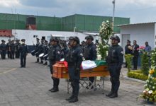 homenaje, Policía Municipal de Puebla, asesinado a disparos, San José los Cerritos, familiares, SSPTM, María de Lourdes Rosales, Tránsito Municipal, arma de fuego