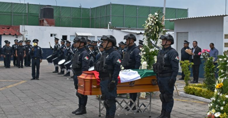 homenaje, Policía Municipal de Puebla, asesinado a disparos, San José los Cerritos, familiares, SSPTM, María de Lourdes Rosales, Tránsito Municipal, arma de fuego