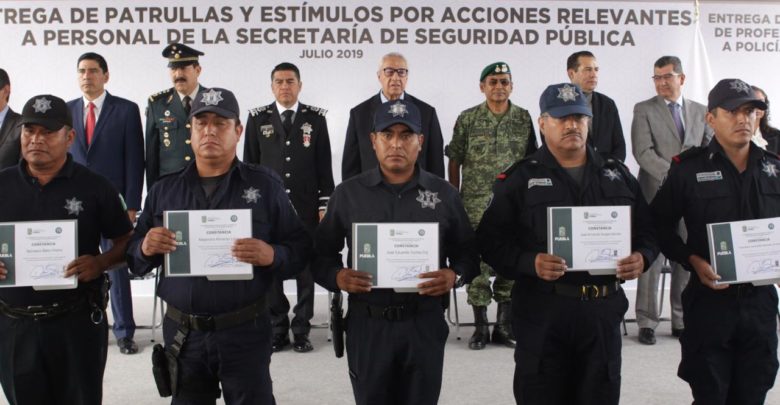 gobernador interino, Policía Estatal, Manuel Alonso García, patrullas , estímulos, medalla, Academia Estatal de las Fuerzas de Seguridad,