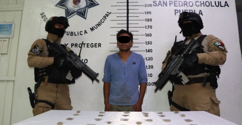 San Pedro Cholula, detenido, narcomenudeo, delitos contra la salud, acompañante, fuga, Policía Municipal, Ministerio Público, FGE