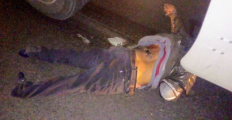 accidente, motociclista, sin casco de seguridad, muerto, arrollado, choque, tráiler, autopista México-Puebla, Policía Federal, paramédicos