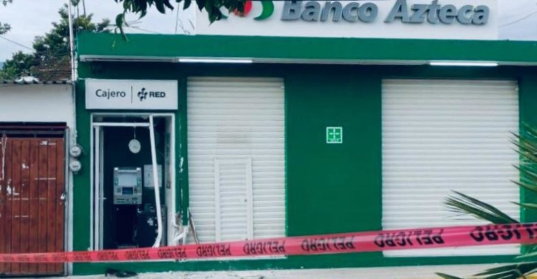 Banco Azteca, robo, cajero automático, sujetos armados, daños, patrullas, llantas, San Gabriel Chilac, Comandancia