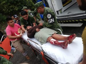 Camioneta, barranco, accidente, Puebla, Oaxaca, lesiones craneoencefálicas, Guardia Nacional, Policía Estatal, Protección Civil, Policía Municipal, paramédicos, rescate