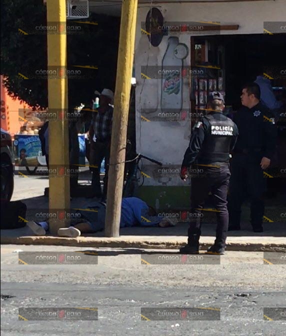 Policía Municipal de Tecamachalco, asesinado, disparos, armas de fuego, Autobuses Unidos, camioneta, Cruz Roja, Tepeaca, Comandante de turno, FGE, homicidio