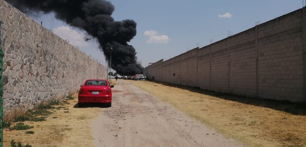 Santa María Xonacatepec, incendio, vehículos, fuego, corralón, de Bomberos de Puebla, San Miguel Espejo