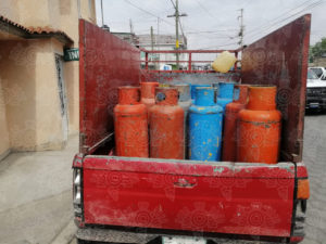 SSP, gas LP, rótulos, cilindros, Prolongación Manuel M. Flores, camioneta