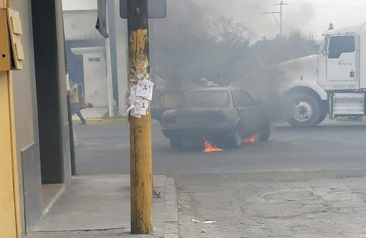 vehículo, incendio, Tecamachalco, escape, chofer, corto circuito, Código Rojo, Nota Roja, Puebla, Noticias