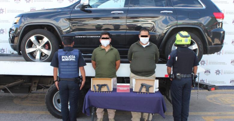 detenidos, armas de fuego, uniforme, pareja, hombres, SSC, Avenida Juárez, Código Rojo, Nota Roja, Puebla, Noticias