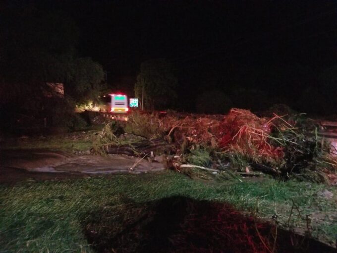 río mixteco, arrastrado, corriente, camioneta, barranca, rescate, occiso, cuerpo, código rojo