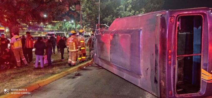 morados, camión, exceso de velocidad, conducción, código rojo