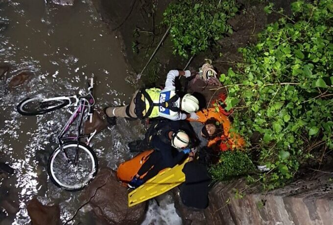 san jerónimo caleras, barranca, ciclista, mujer, caída, barranco, paramédicos, suma, código rojo