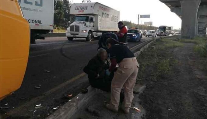 autopista puebla-orizaba, volcadura, camioneta, herido, paramédicos, protección civil, policía estatal, código rojo