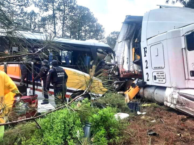 choque, autobús, muerte, heridos