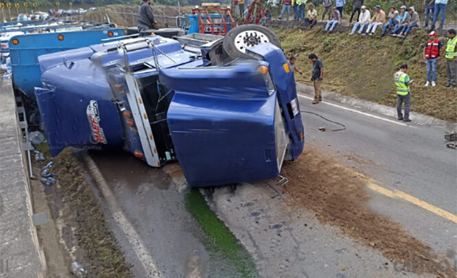 carretera México-Tuxpan, tráiler, daños materiales, Huauchinango