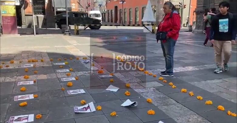 feminicidio, ofrenda, mujeres, Plaza de la Democracia