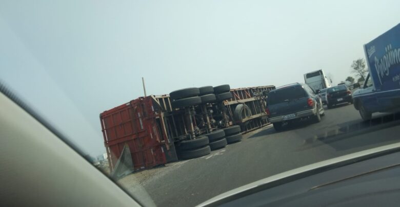 volcadura, tráiler, Periférico Ecológico, autopista México Puebla