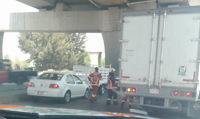 autopista México-Puebla, choque, cargado con cemento, chofer