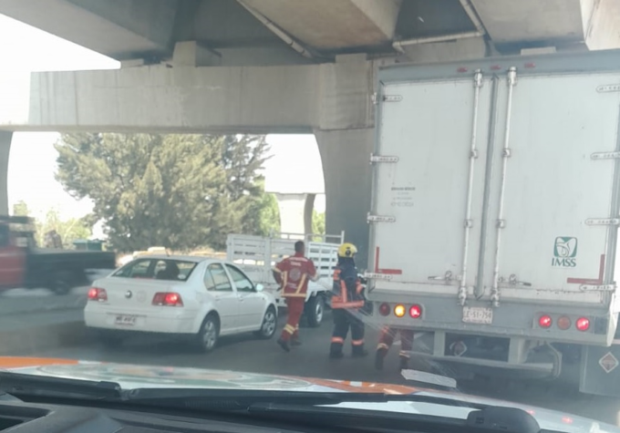 autopista México-Puebla, choque, cargado con cemento, chofer