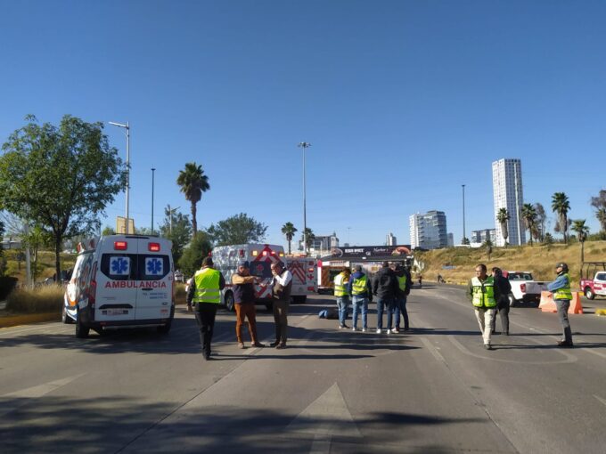 Vía Atlixcáyotl, volcadura, exceso de velocidad, curva